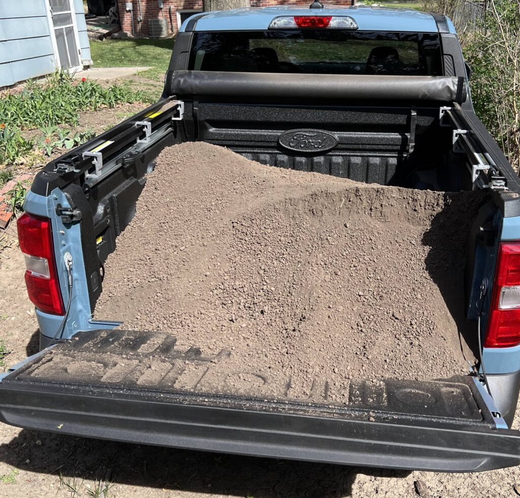 How Many Yards of Dirt Can a F150 Hold