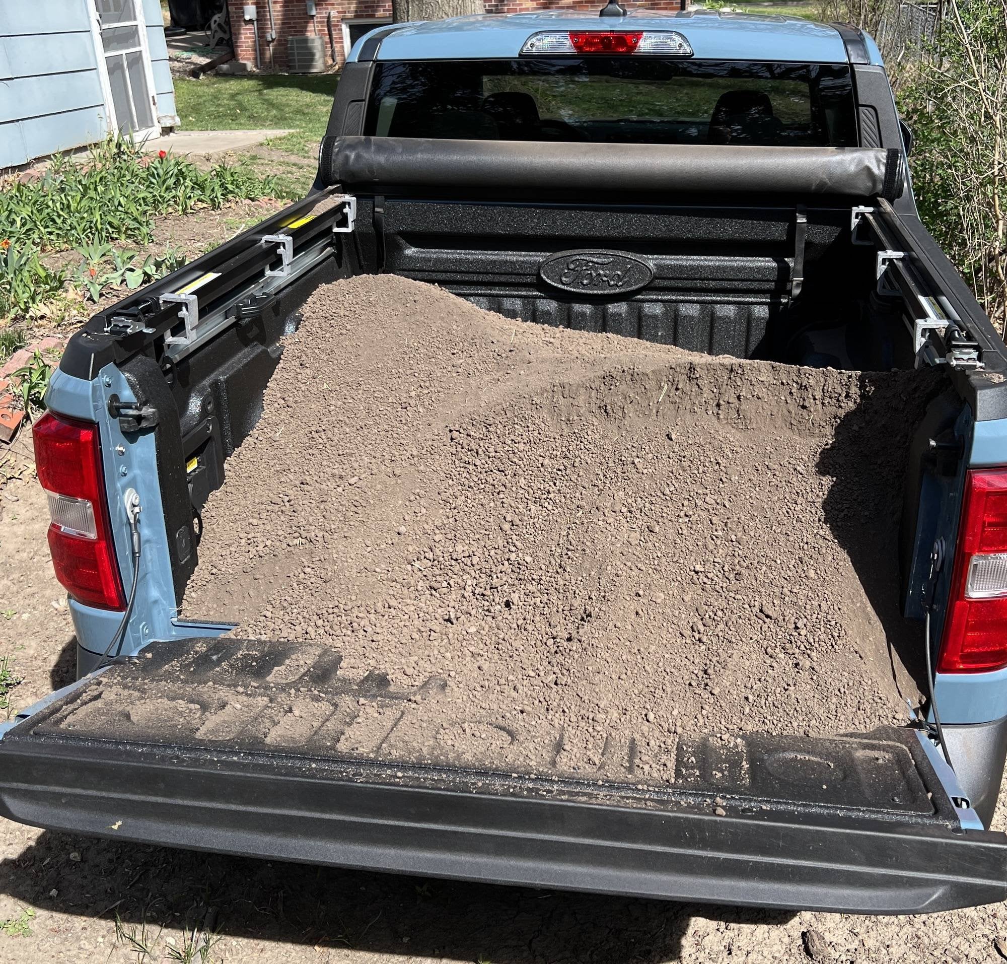 How Many Yards of Dirt Can a F150 Hold