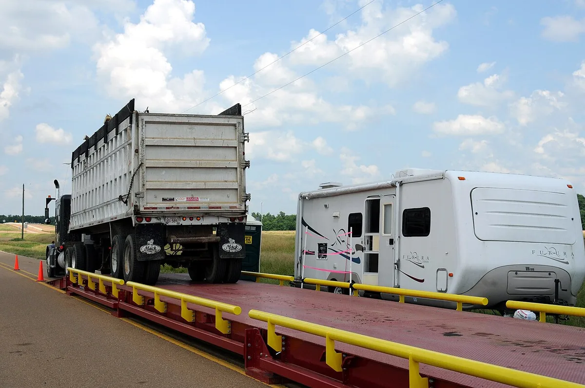 public truck scale weighing vehicle